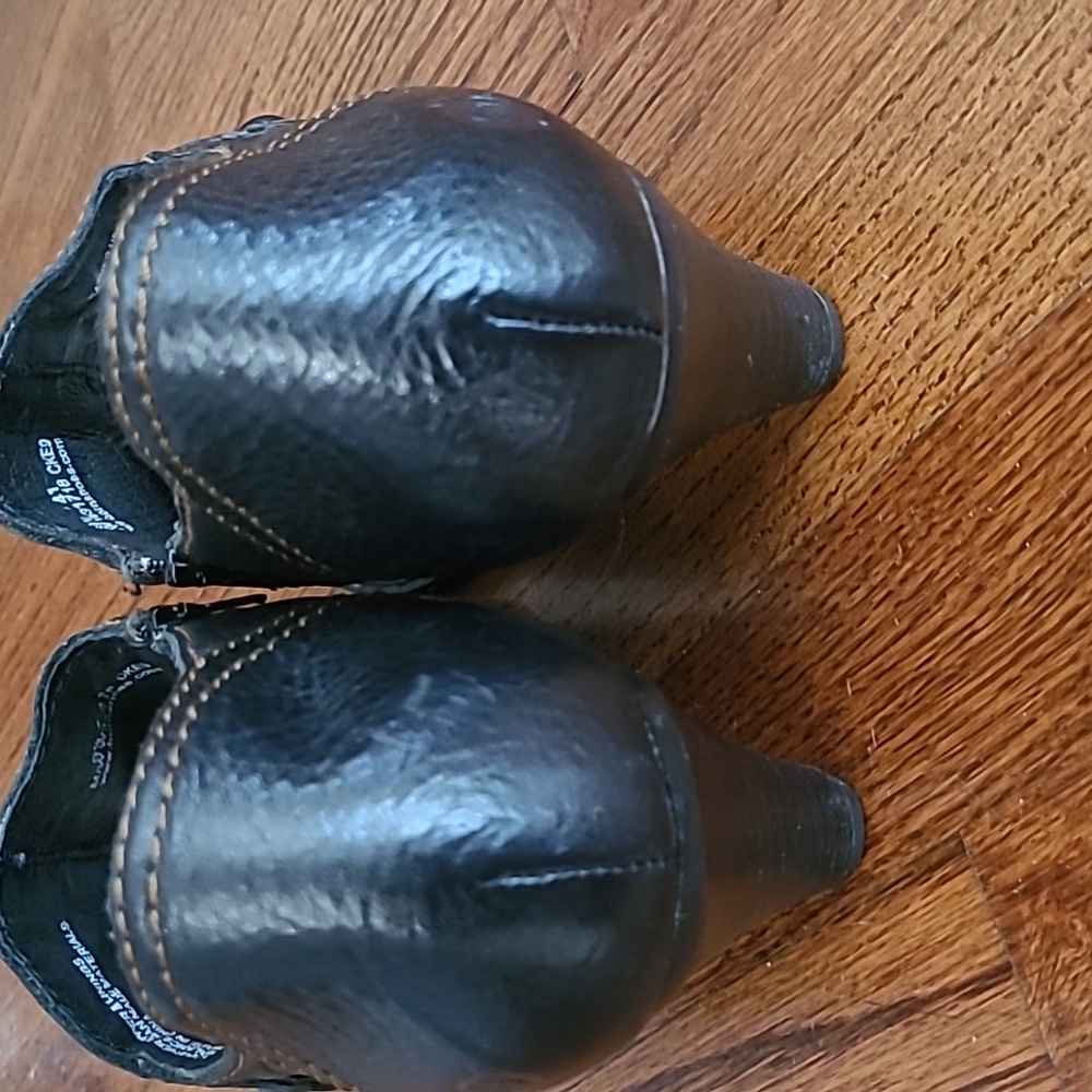 Born Black Leather Ankle Zip Rounded Toe Heeled Booties Women's Size 9.5 - Picture 5 of 15